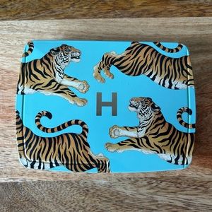 Hourglass Ambient Tiger Palette.